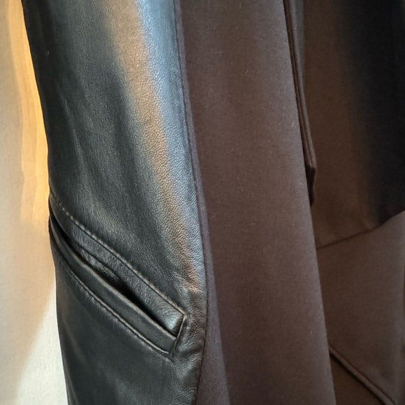 Leather jacket - Picture 4 of 6